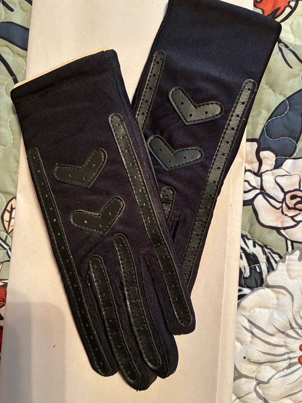 Women's Black Driving Gloves with Fleece Lining.